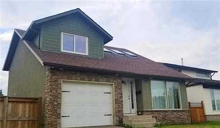148 Radcliffe Place SE Calgary, AB T2A 6K9