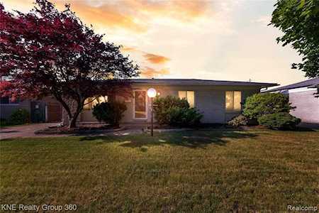 7094 Jenerous Center Line, MI 48015