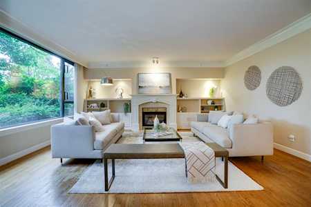 2238 W 40th Avenue #102 Vancouver, BC V6M 1W6