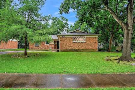 1820 W Scott Street Sherman, TX 75092