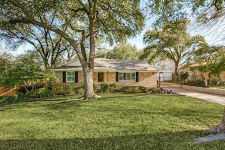 2443 Driftway Drive Dallas, TX 75228