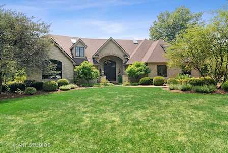 444 Courtney Circle Sugar Grove, IL 60554