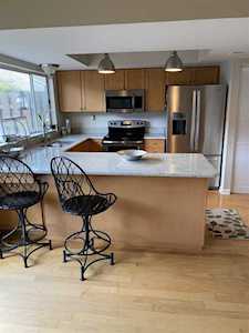 1697 Hobbits Glen Dr Germantown, TN 38138