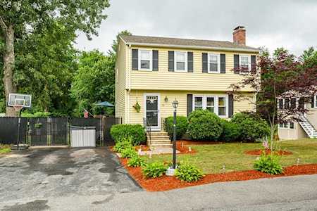 96 Freda Ln Lowell, MA 01854