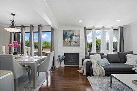 4227 Freedom Drive #302 Calabasas, CA 91302