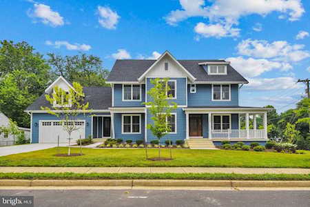 2040 Pimmit Dr Falls Church, VA 22043