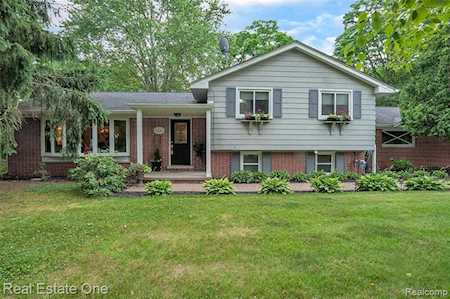 8330 Hamburg Rd Hamburg Twp, MI 48116