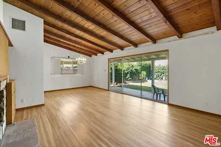 5515 Hermitage Avenue Valley Village, CA 91607