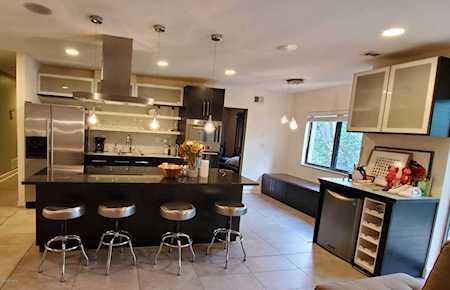 5800 Coach Gate Wynde #325 Louisville, KY 40207