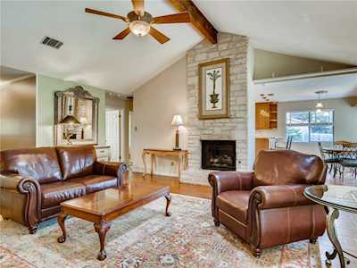 1906 Klattenhoff Dr Austin, TX 78728