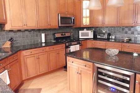 7210 Ravenscroft Rd Clifton City, NJ 07013