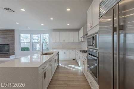 10725 Rivendell Ave Las Vegas, NV 89135