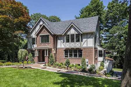 5 Rockridge Rd Wellesley, MA 02481