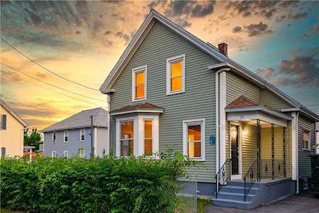 35 Oakley St East Providence, RI 02914