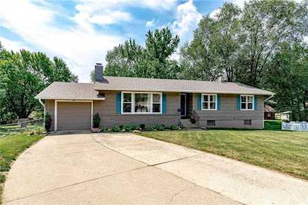 6613 NW Chinquapin Ct Kansas City, MO 64151