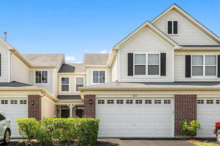 372 Chesapeake Ln Oswego, IL 60543