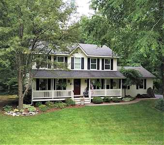 11347 Tall Shadows Crt Hamburg Twp, MI 48169