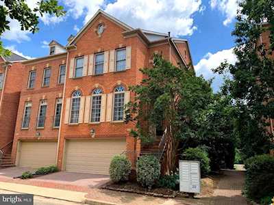270 Murtha St Alexandria, VA 22304