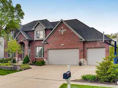 213 Amherst Ct Oswego, IL 60543