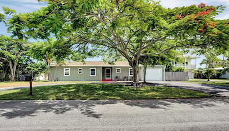 218 S Seacrest Circle Delray Beach, FL 33444