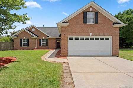 8431 Quail Hollow Dr Harrisburg, NC 28075