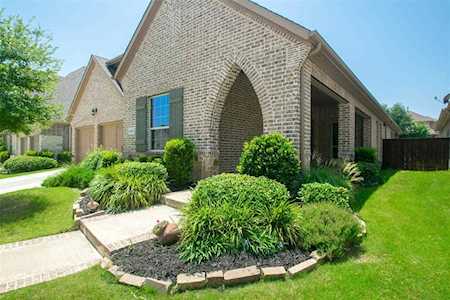 8904 Honeysuckle Drive Lantana, TX 76226