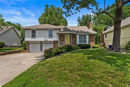 1954 E Sunvale Dr Olathe, KS 66062