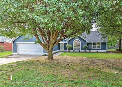 2007 Cardinal Dr Springdale, AR 72764