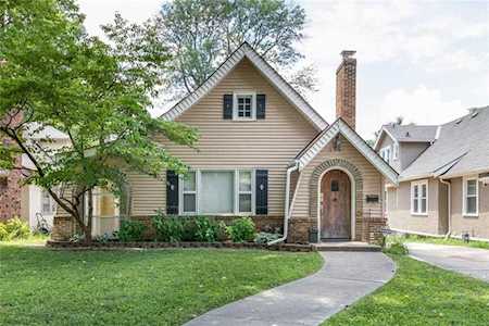 7140 Oak St Kansas City, MO 64114