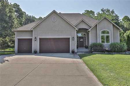 1610 Whispering Ridge Dr Pleasant Hill, MO 64080