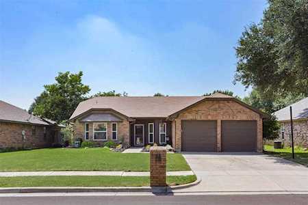 6813 Richfield Drive North Richland Hills, TX 76182