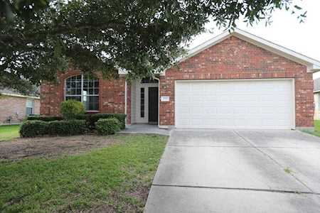 285 Goldenrod St Kyle, TX 78640