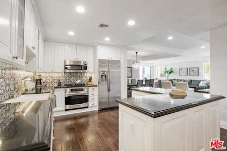 860 Haverford Avenue #203 Pacific Palisades, CA 90272