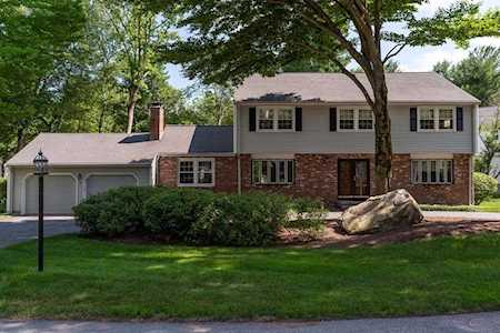 17 Louis W Farley Dr Framingham, MA 01702