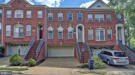 2825 Charles Dunn Dr Vienna, VA 22180