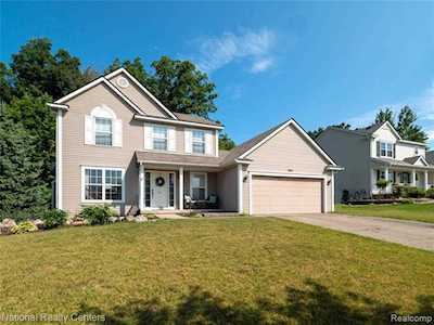 684 Glenlivet St Marion Twp, MI 48843