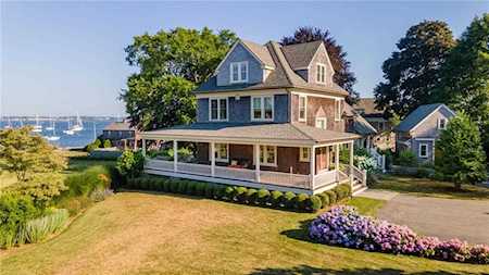 17 Bryer Ave Jamestown, RI 02835