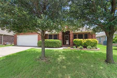10220 Red Bluff Lane Fort Worth, TX 76177