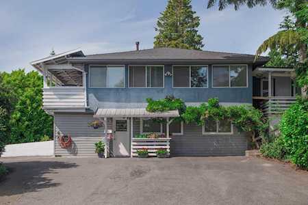 687 Linton Street Coquitlam, BC V3K 6K4