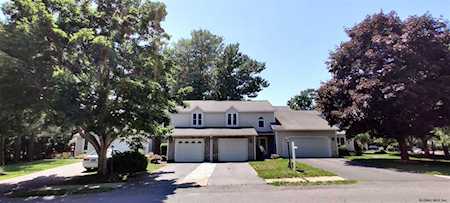 5 Woodside Dr Albany, NY 12208