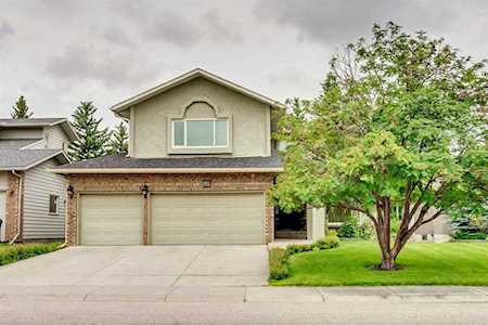892 SW Shawnee Dr Calgary, AB T2Y 1X3