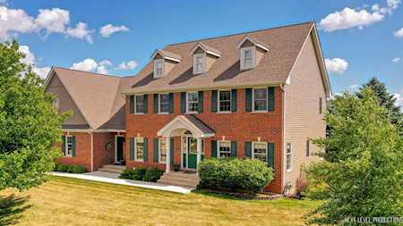 2018 Devonshire Ct Oswego, IL 60543