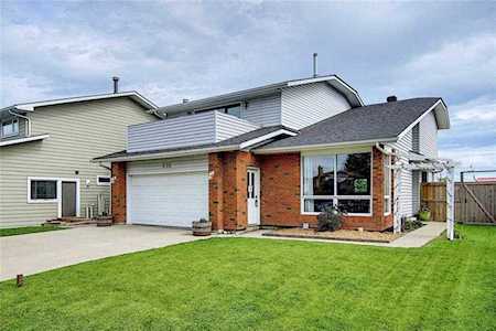 192 Coachwood Crescent SW Calgary, AB T3H 1C1