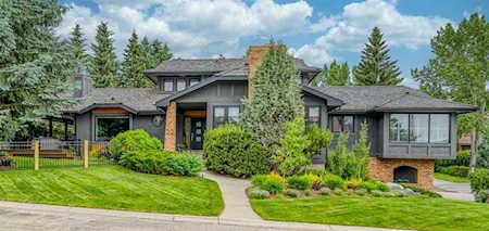 22 Coach Gate Way SW Calgary, AB T3H 2A1