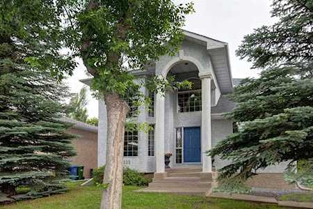 112 Wood Oak Way SW Calgary, AB T2W 3R9