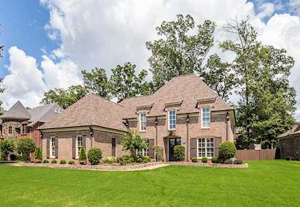 1048 Smoky Oaks Ln Collierville, TN 38017