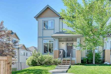 300 Evanscreek Ct NW #9 Calgary, AB T3P 0B8