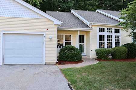 9 Lincoln Dr Londonderry, NH 03053