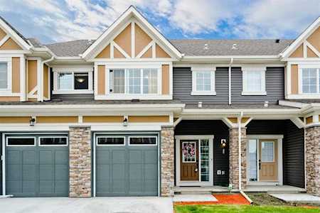 325 Hillcrest Square SW Airdrie, AB t4b 4h8