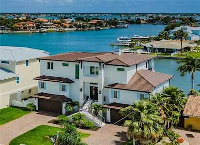 206 Howard Dr Belleair Beach, FL 33786